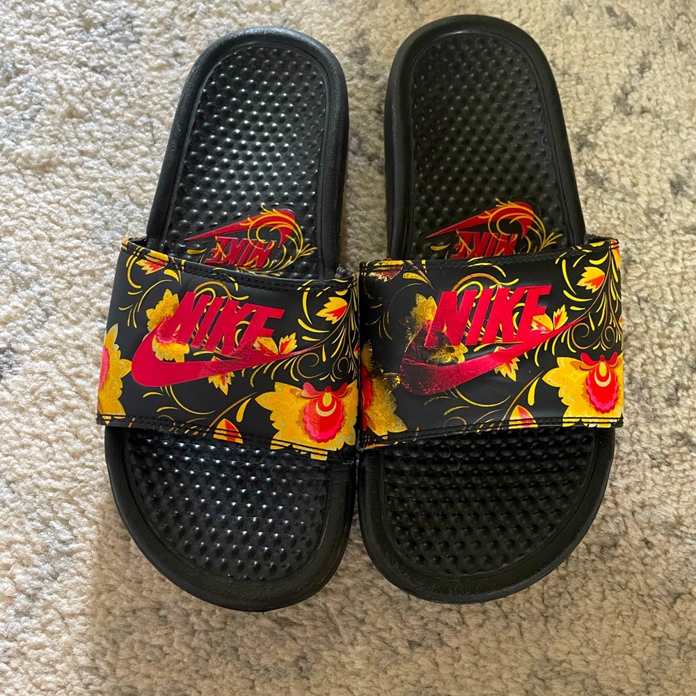 Nike women’s slides size 8